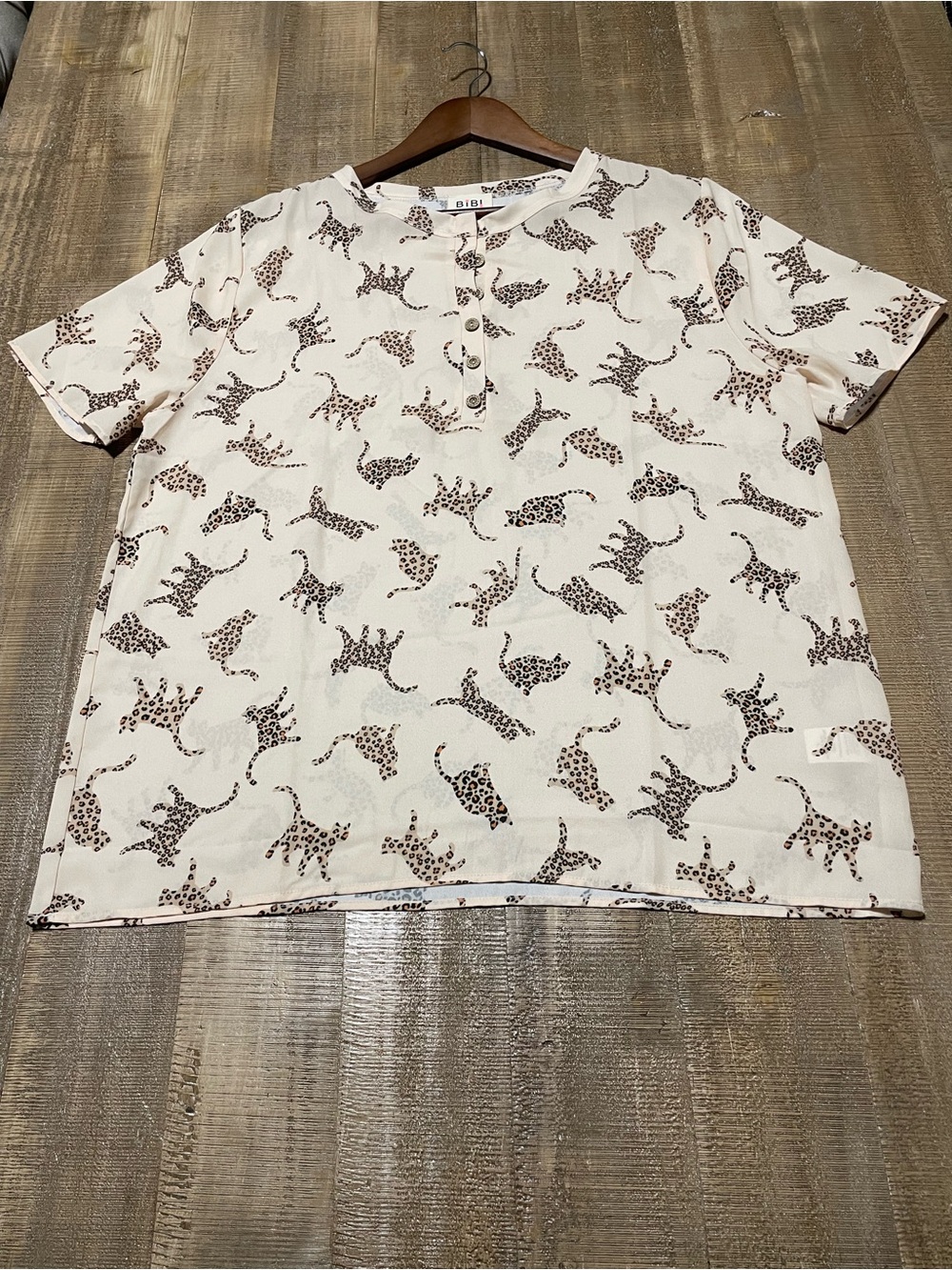 BIBI m Short Sleeve Henley Shirt - Cream with Brown Leopard Print Cat